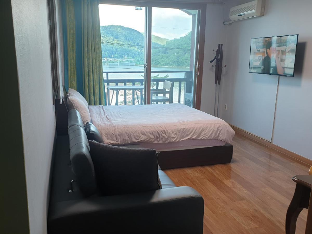 Lahoya Pension Chuncheon Exterior photo