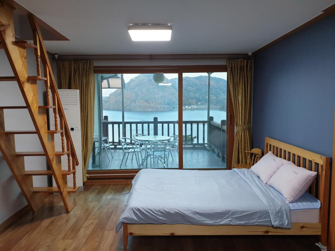 Lahoya Pension Chuncheon Exterior photo
